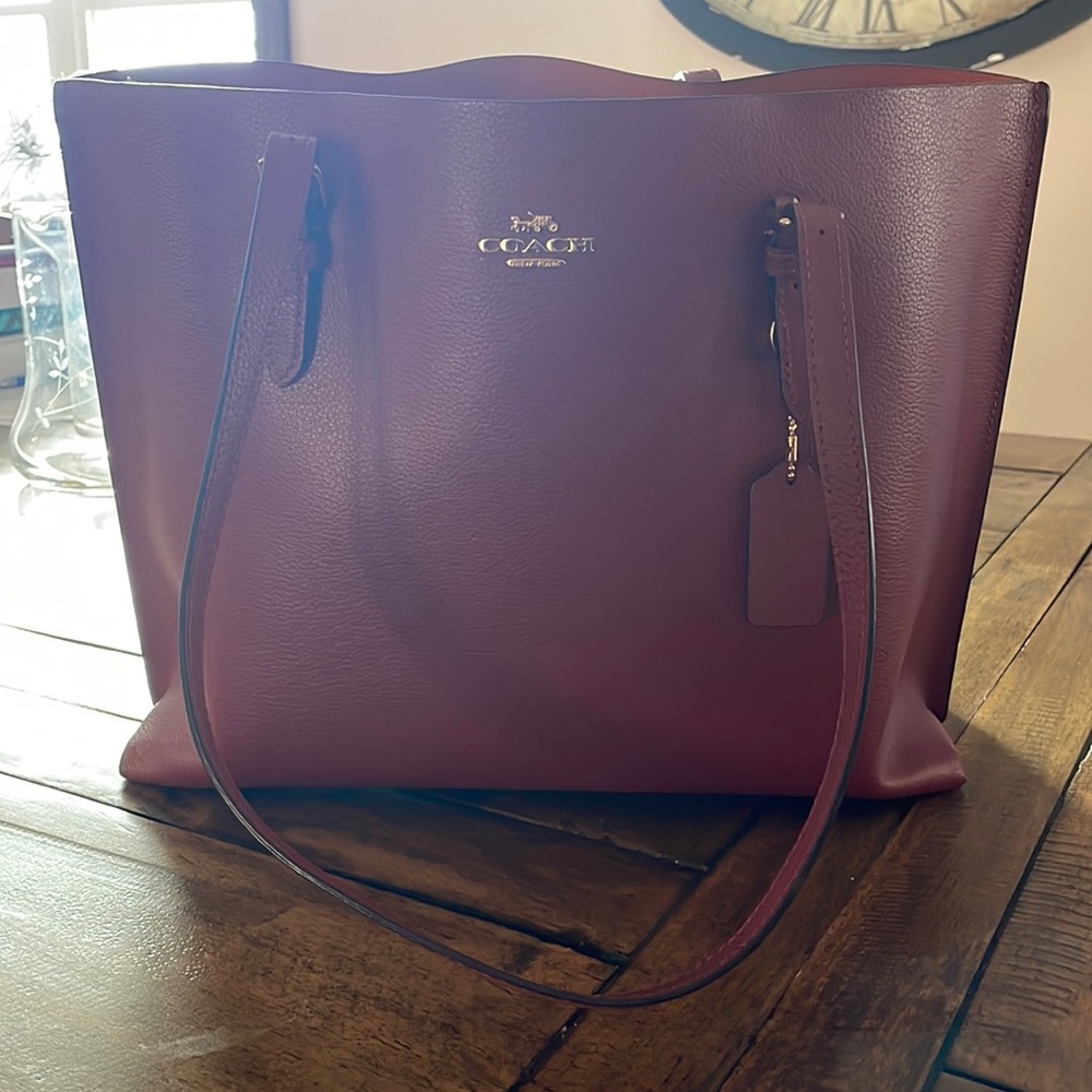 Red Coach shoulder bag. Leather. Large middle zipper pocket.  Great shape.